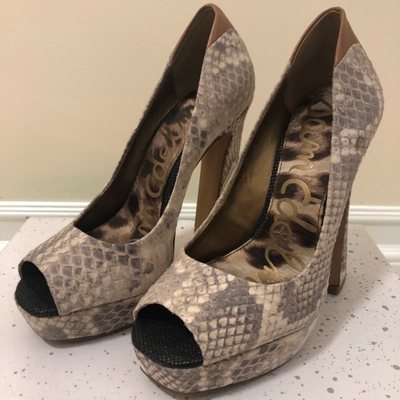 Wedge heel. Size 4 - Picture 4 of 4